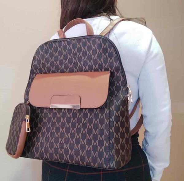BOLSO MOCHILA MARRON M - Imagen 2